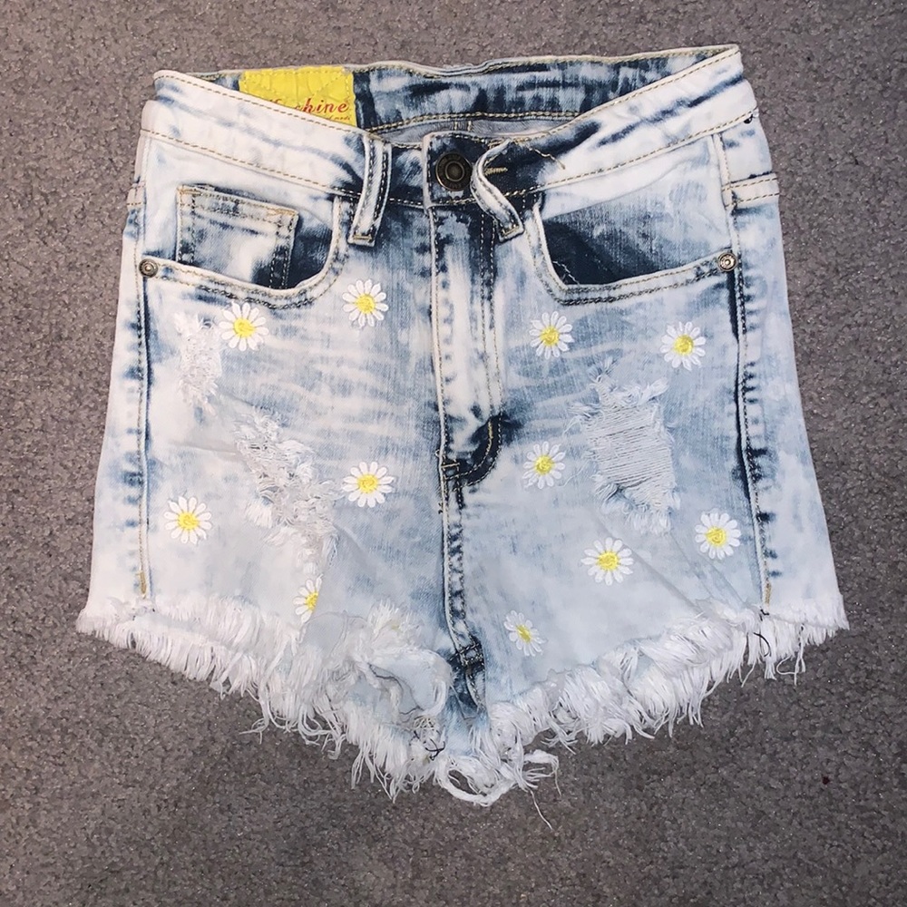 Embroidered Daisy denim shorts